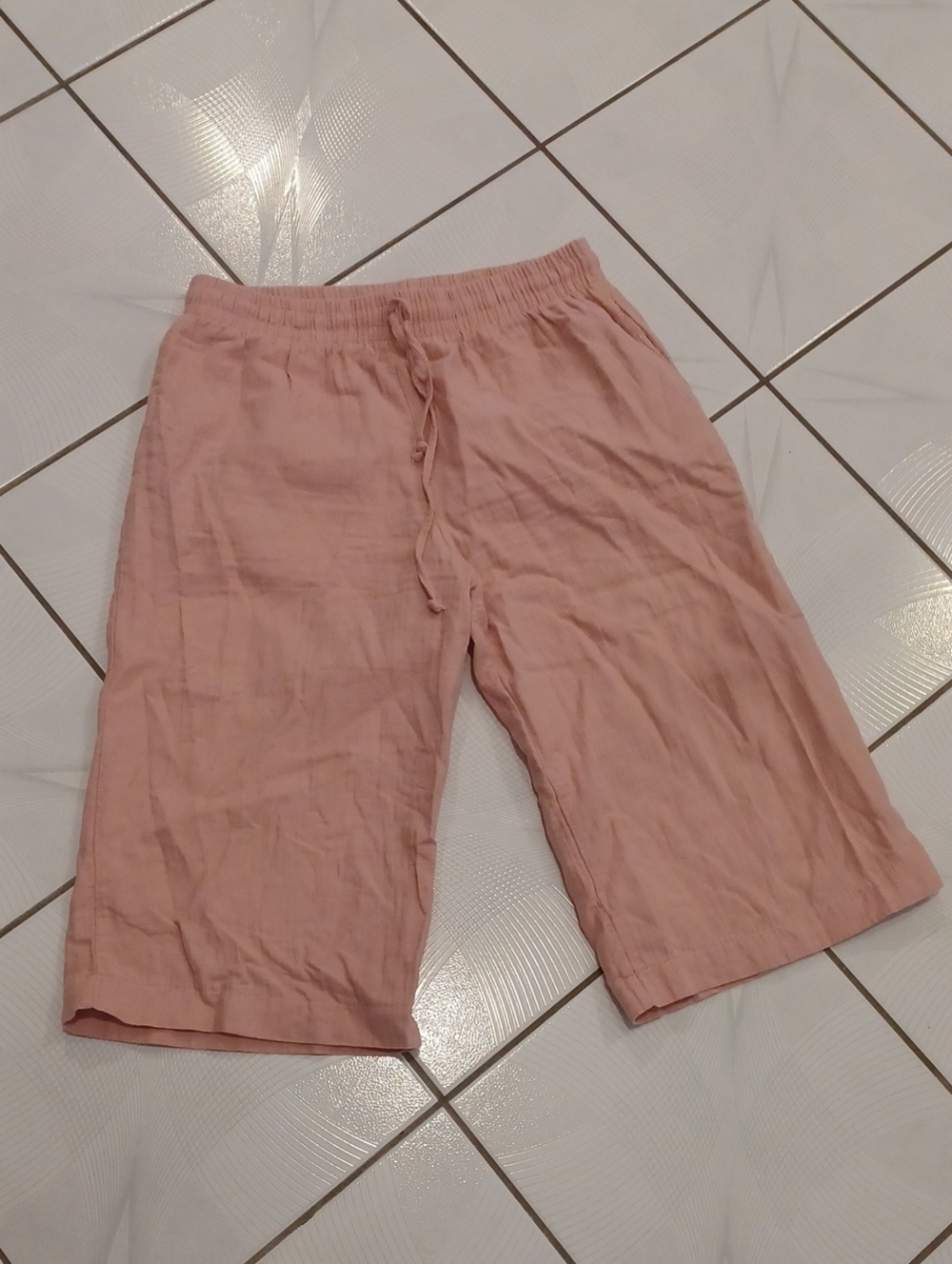 4/$40 Pink Drawstring Capri Pants - Size Large
